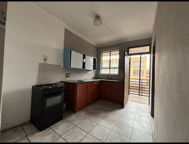 2 BEDROOM FLAT FOR SALE IN VEREENIGING CENTRAL